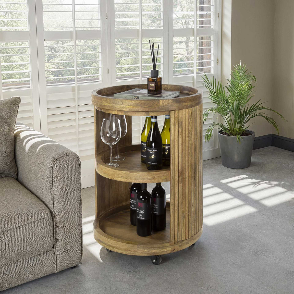 Serving trolleys - Bartrolley with wheels Lio Mango wood sand color - Dimehouse