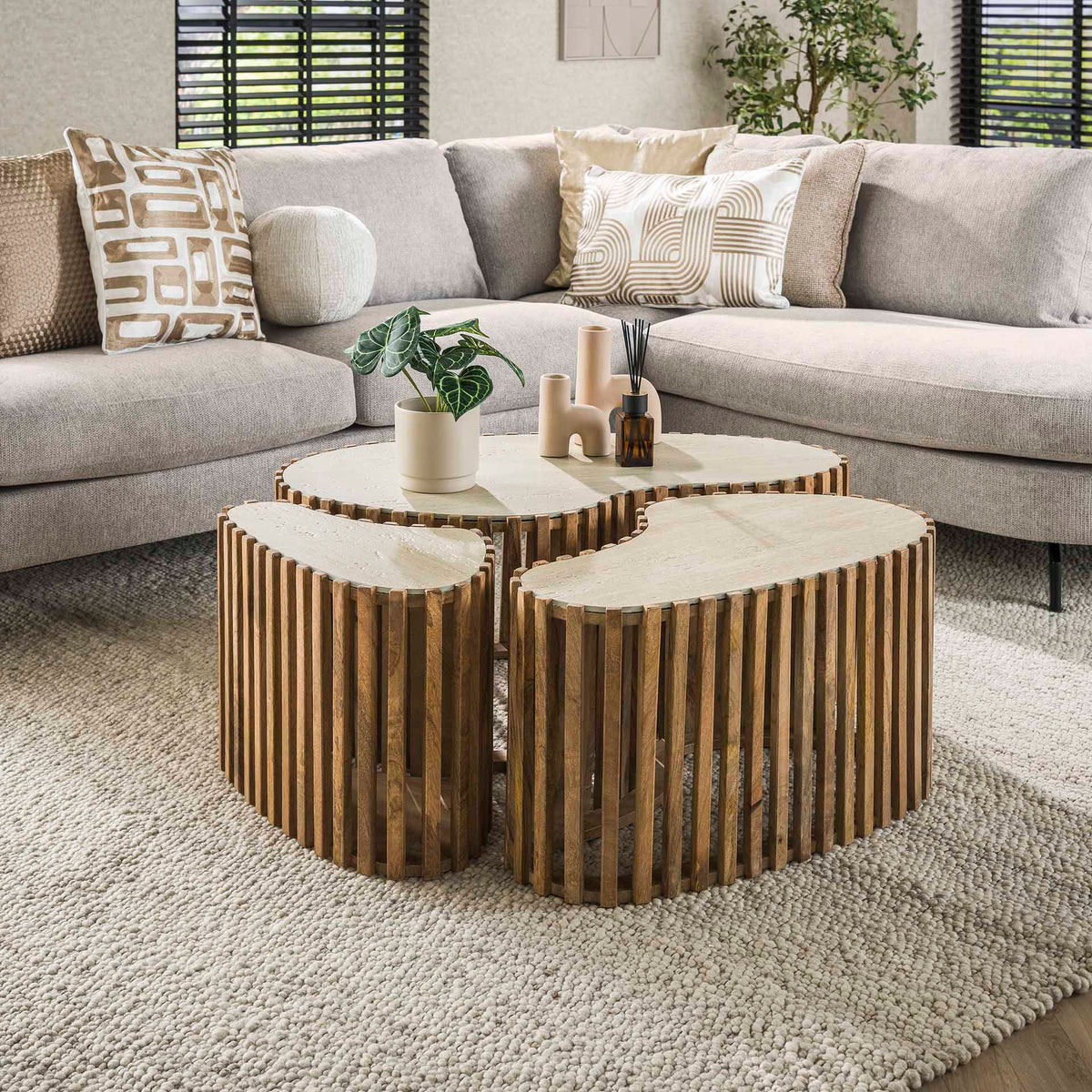 Coffee tables - Vento kidney-shaped coffee table set of 3 travertine solid mango sand - Dimehouse