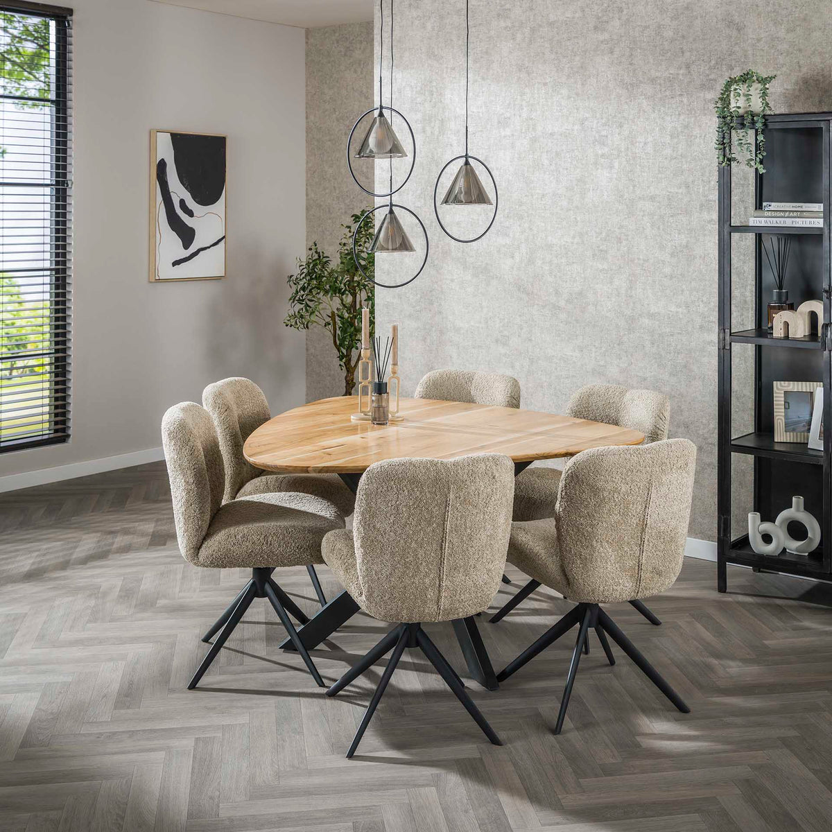 Dining tables - Triangular dining table made of solid acacia wood 135 cm - Dimehouse