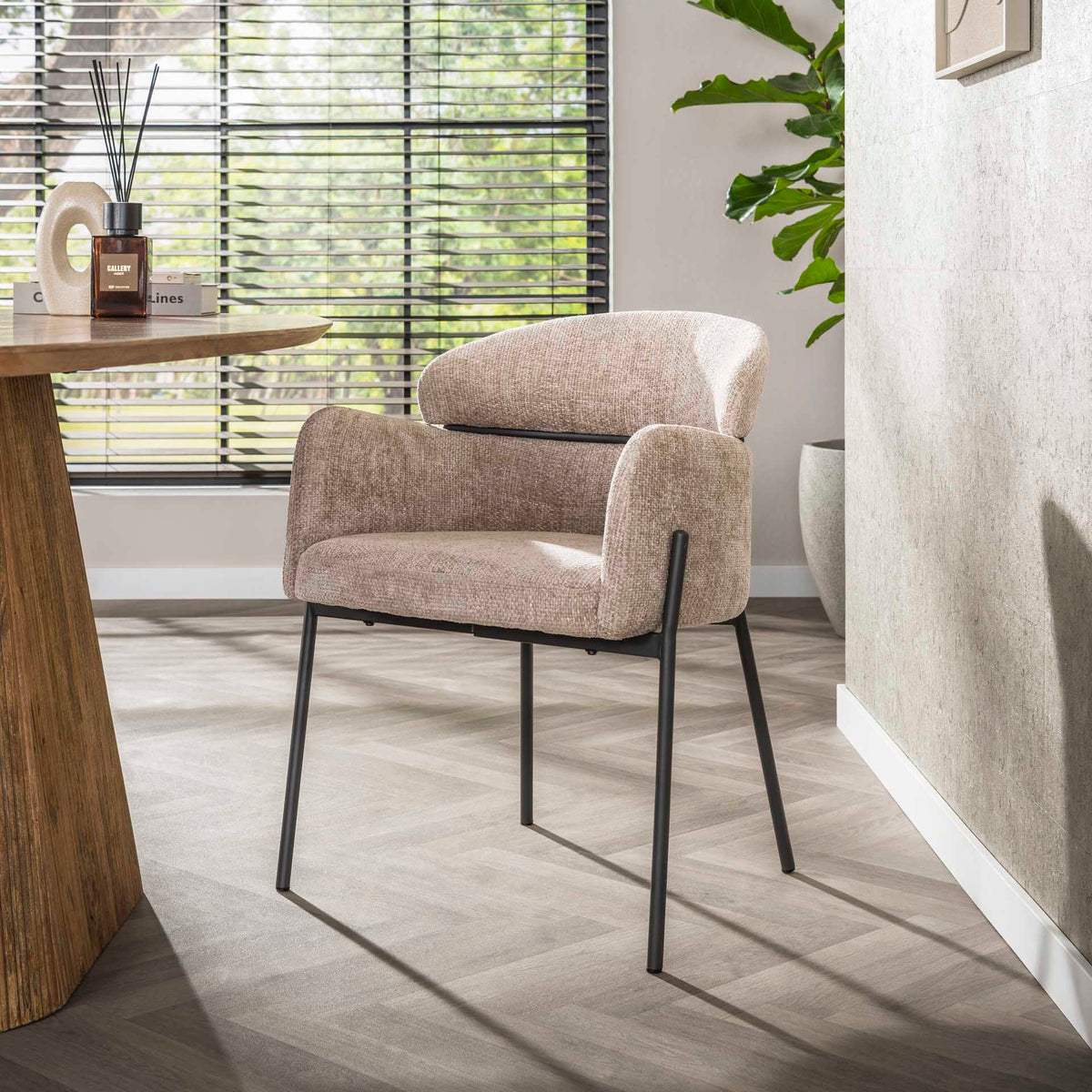 Dining room chairs - Dining room chair Chenille Sand with round back and arm - Lola - Dimehouse
