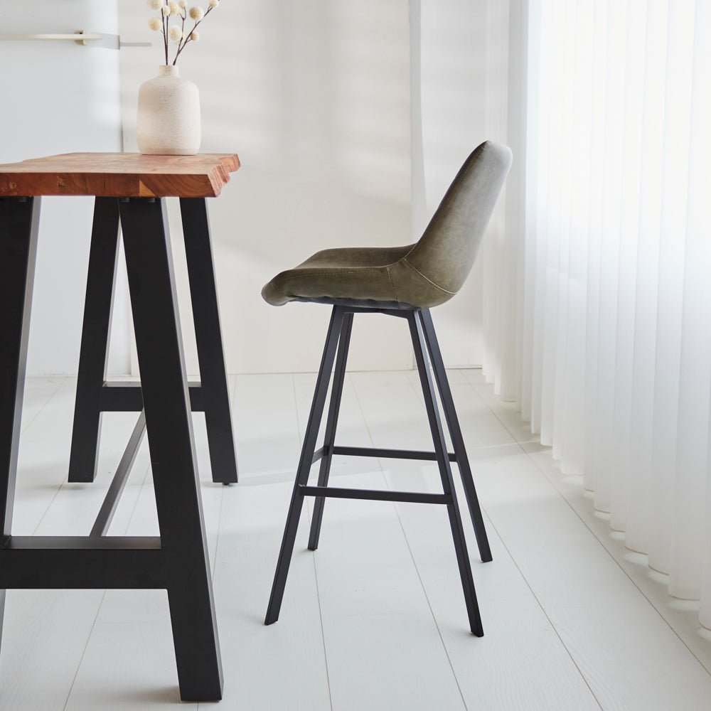 Bar stools - Industrial bar stool Juno Green Faux leather - Seat height 70 cm - Without Armrests - Dimehouse
