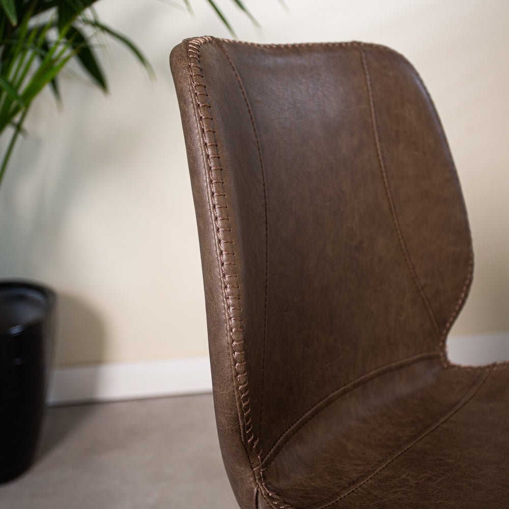 Dining room chair Barry Dimehouse Taupe LxWxH 69x66x48 Faux leather Atmospheric photo detail