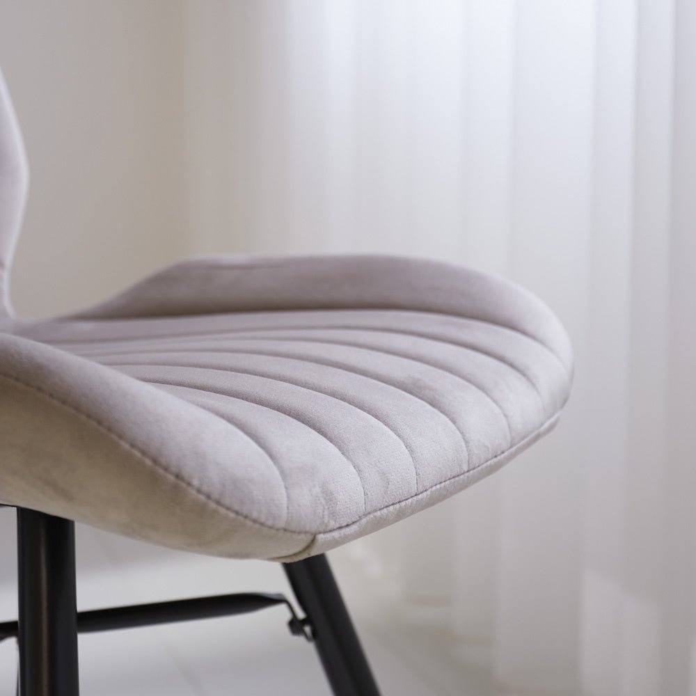 Dining room chair Beau velvet Dimehouse Beige LxWxH 71x67x49 Fabric Atmospheric photo detail