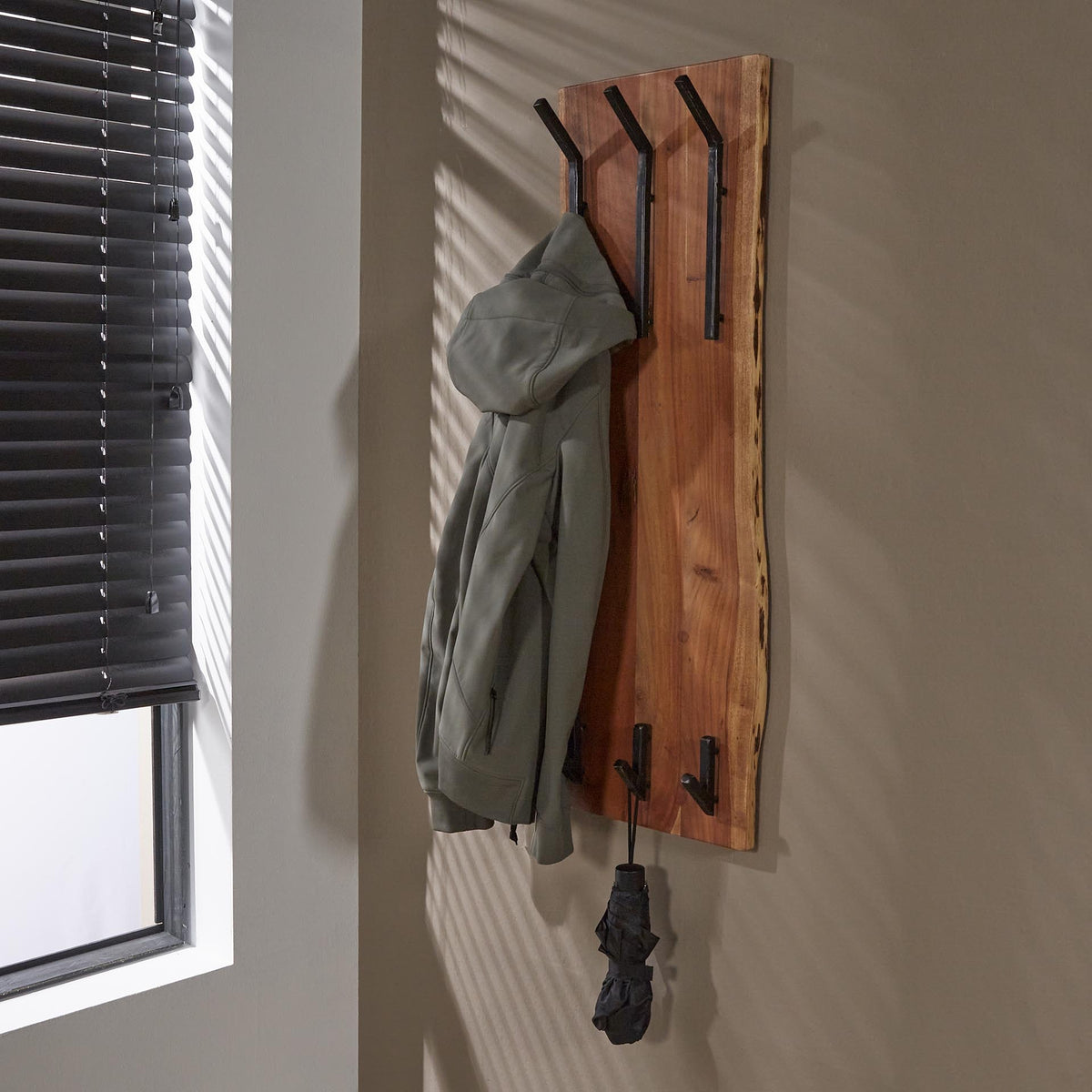 Coat rack Levi DH Interior Acacia LxWxH 110x36x27 Acacia wood Atmospheric photo diagonal front view