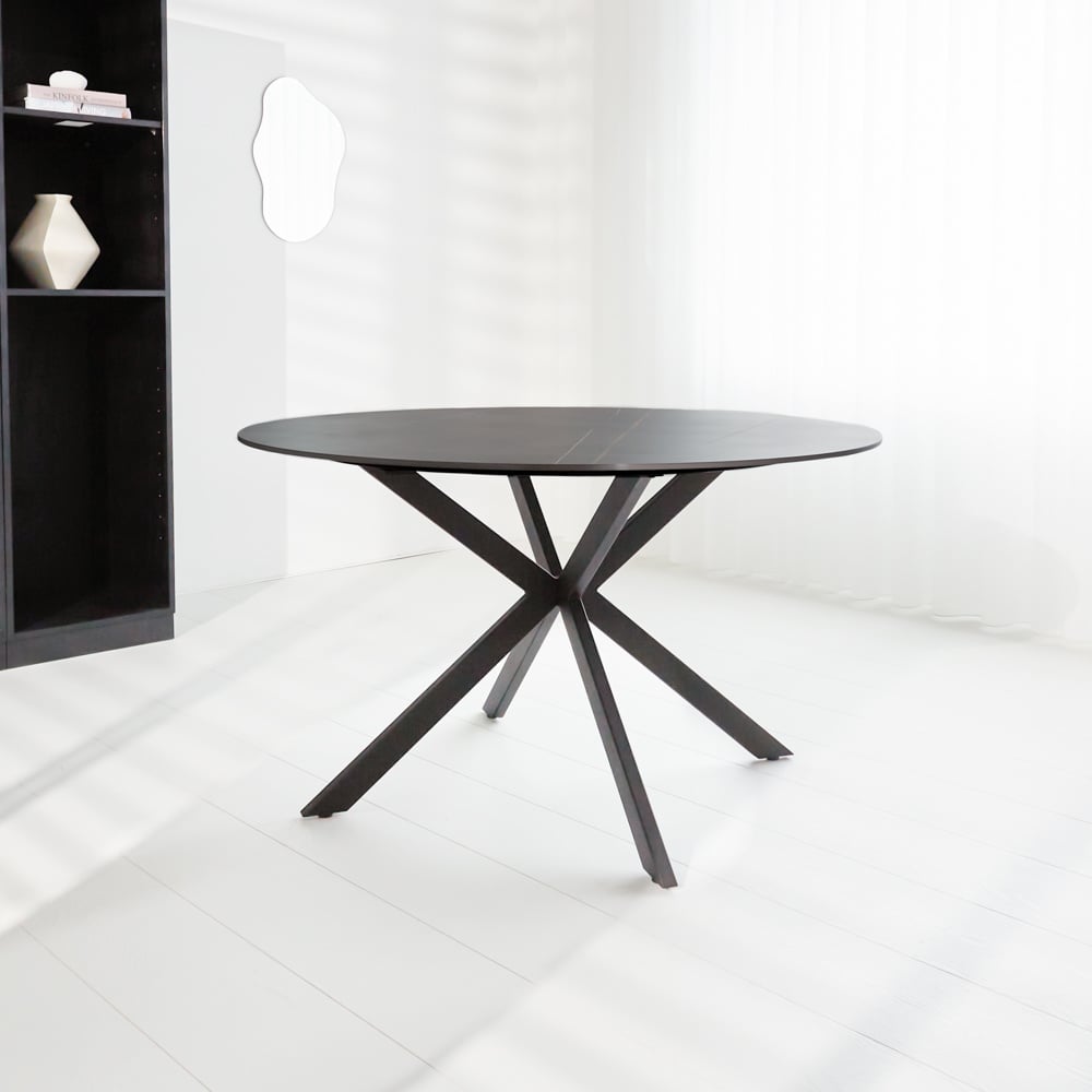 Dining table Yuna Black Dimehouse Black LxWxH 141x141x11 Sintered stone Atmospheric photo diagonal front view