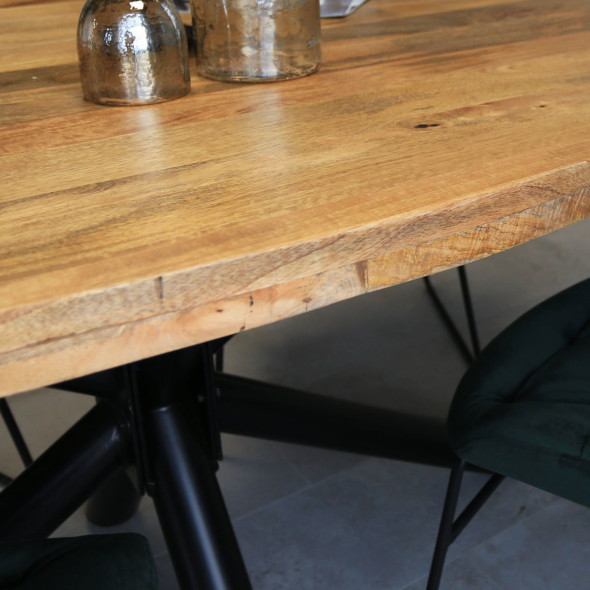 Dining table Oregon Dimehouse Brown LxWxH 186x106x9 Mango wood Atmospheric photo detail