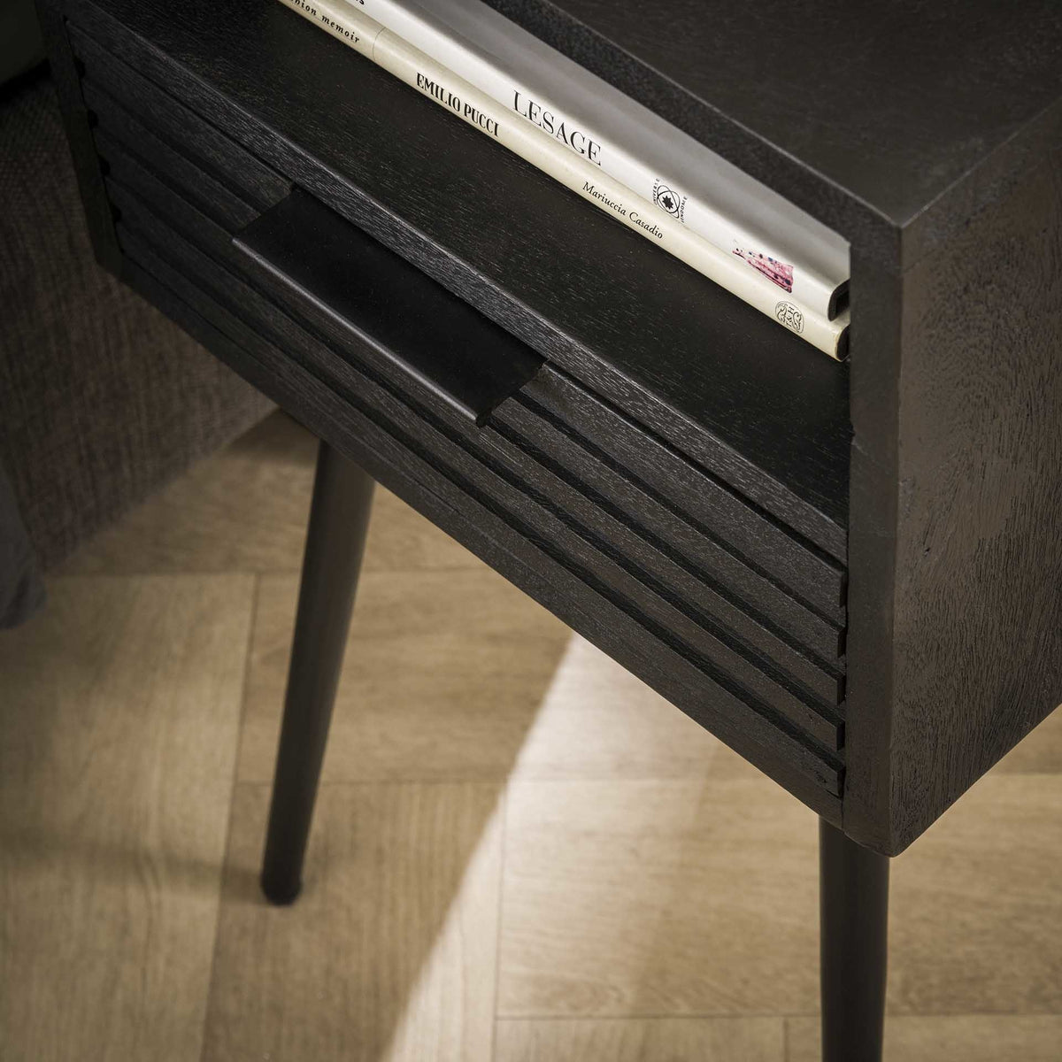 Bedside table Hazel DH Interior Mango LxWxH 41x41x31 Mango wood Atmospheric photo detail