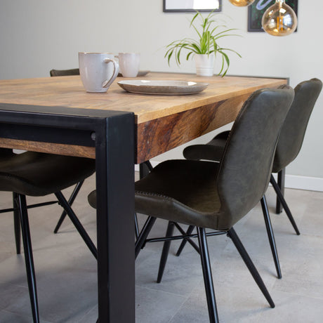 Houten eettafel - Dimehouse