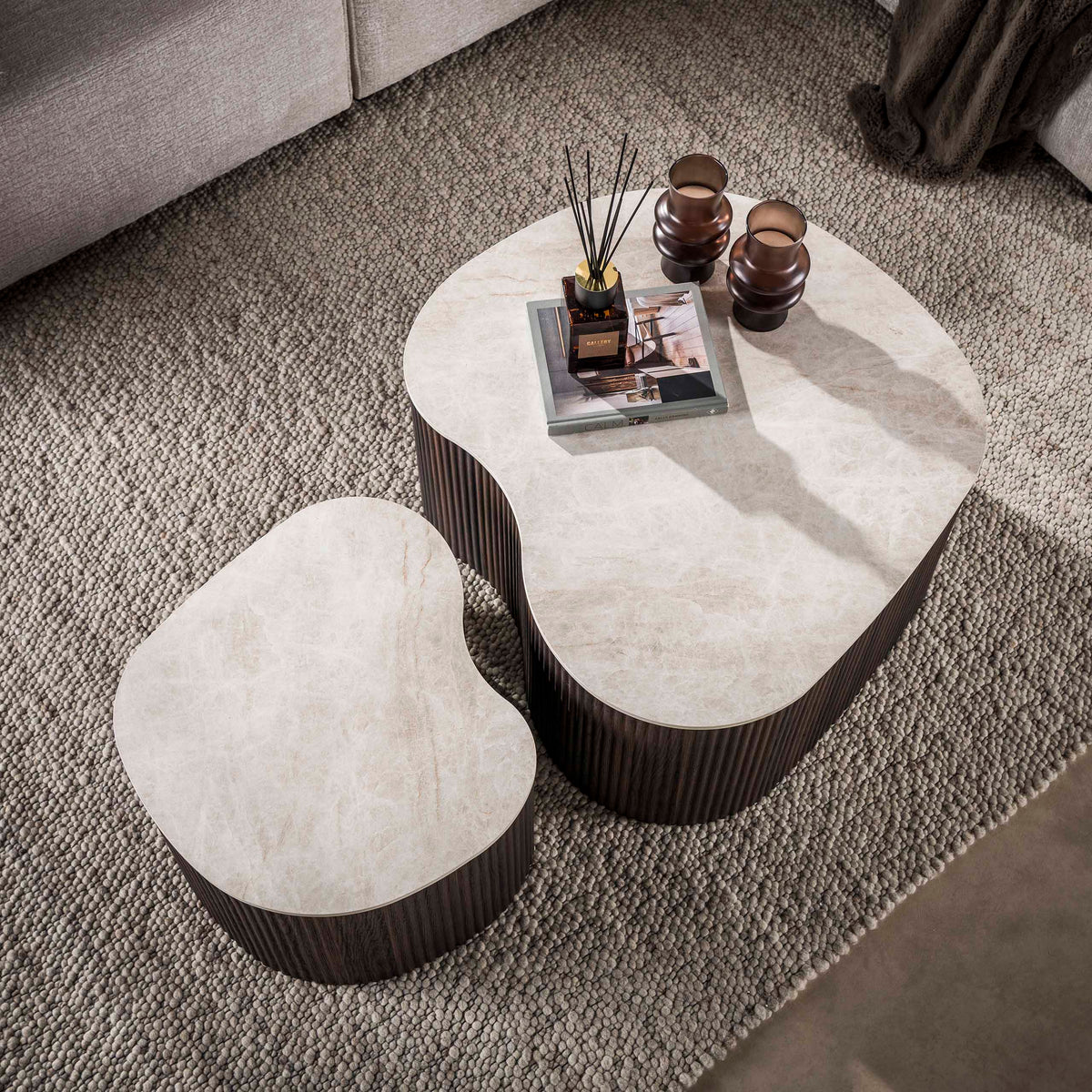 Set of 2 organic coffee tables Cruz bold - ceramic Taj Mahal dark brown wood look ribbed - top view