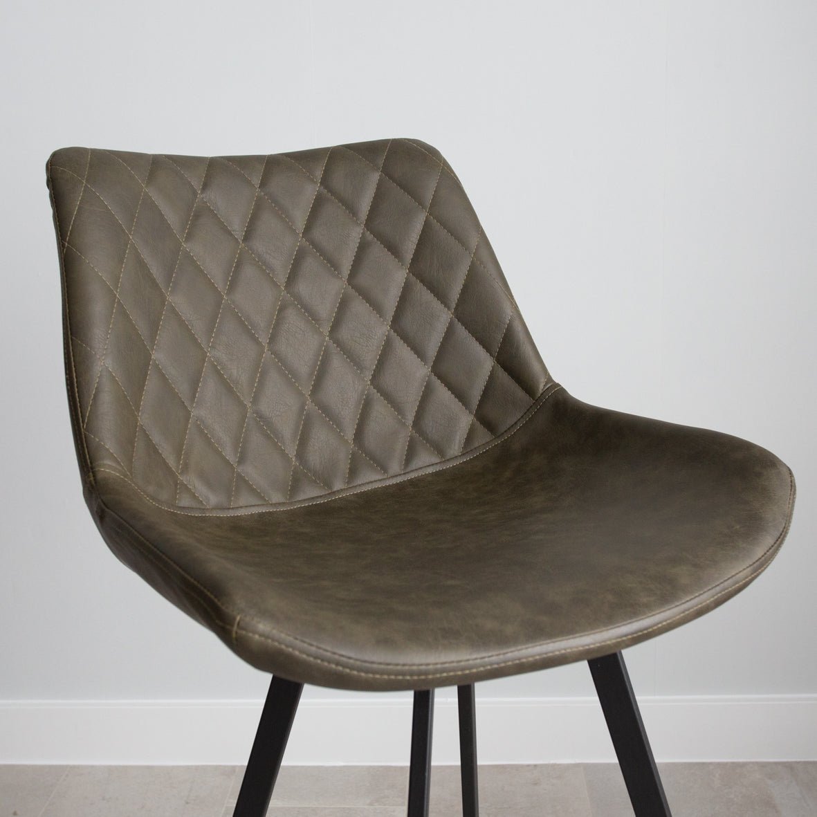 Bar stools - Industrial bar stool Juno Green Faux leather - Seat height 70 cm - Without Armrests - Dimehouse