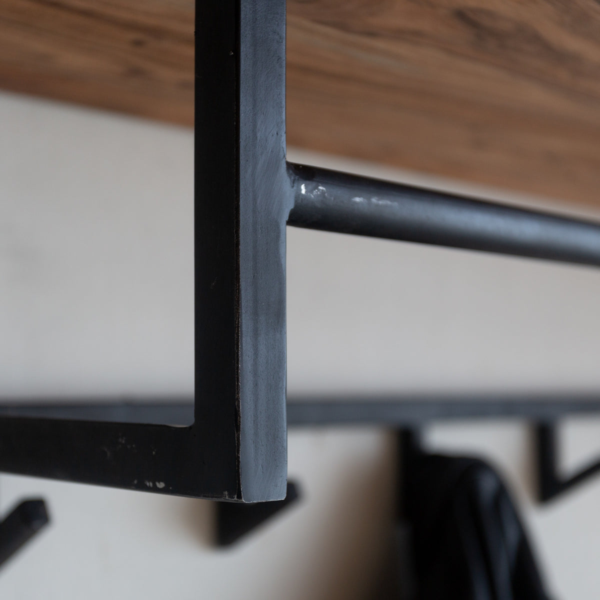 Coat rack Niels DH Interior Acacia LxWxH 102x37x30 Acacia wood Atmospheric photo detail