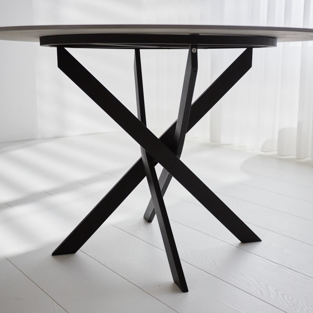 Vivian Gray dining table Dimehouse Gray LxWxH 141x141x11 Sintered stone Atmospheric photo detail