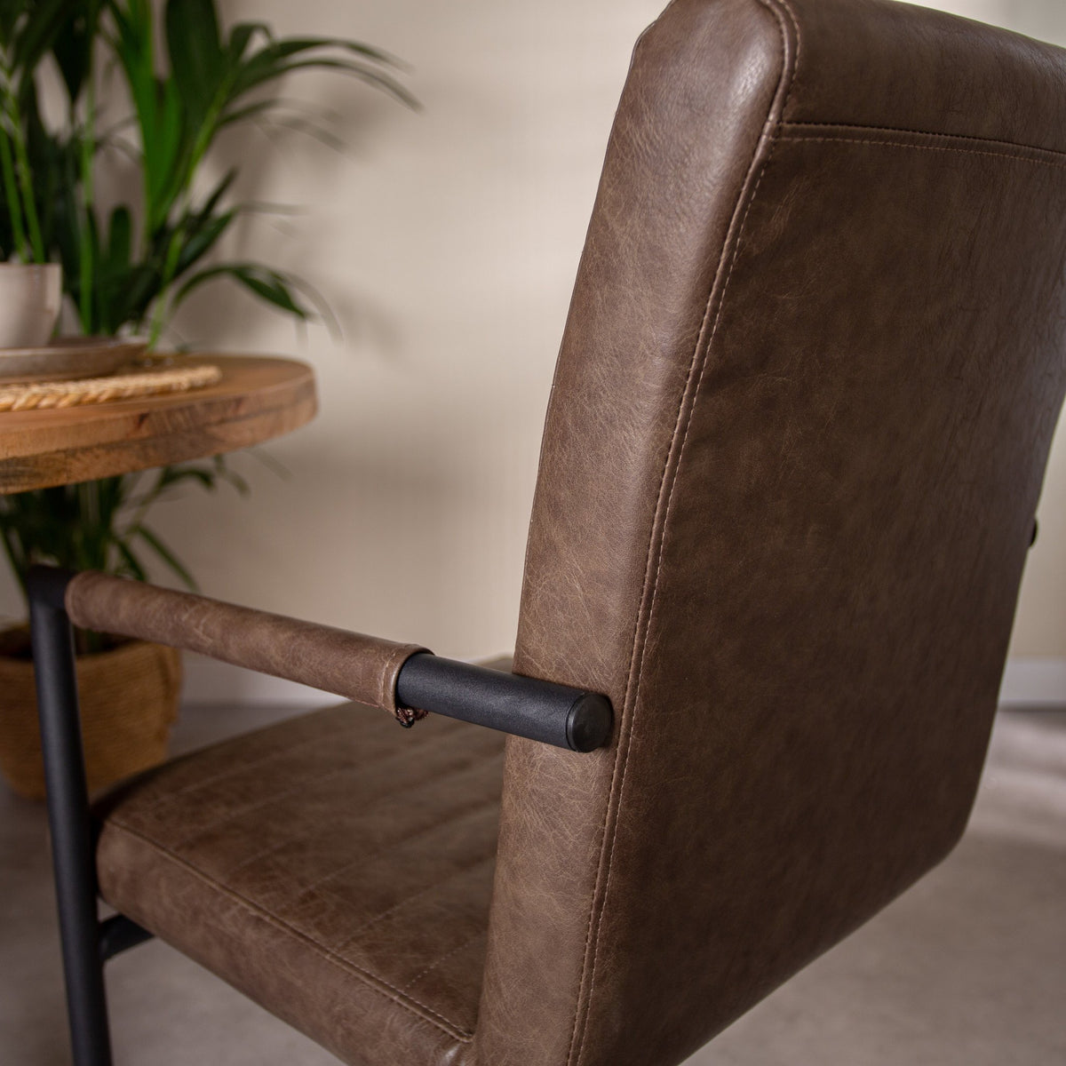 Dining room chair Bras Dimehouse Taupe LxWxH 73x59x58 Faux leather Atmospheric photo detail